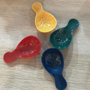 CUCHARITA DE PLASTICO MEDIDORA